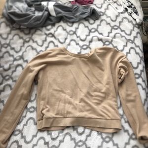 Long sleeve semi cropped shirt